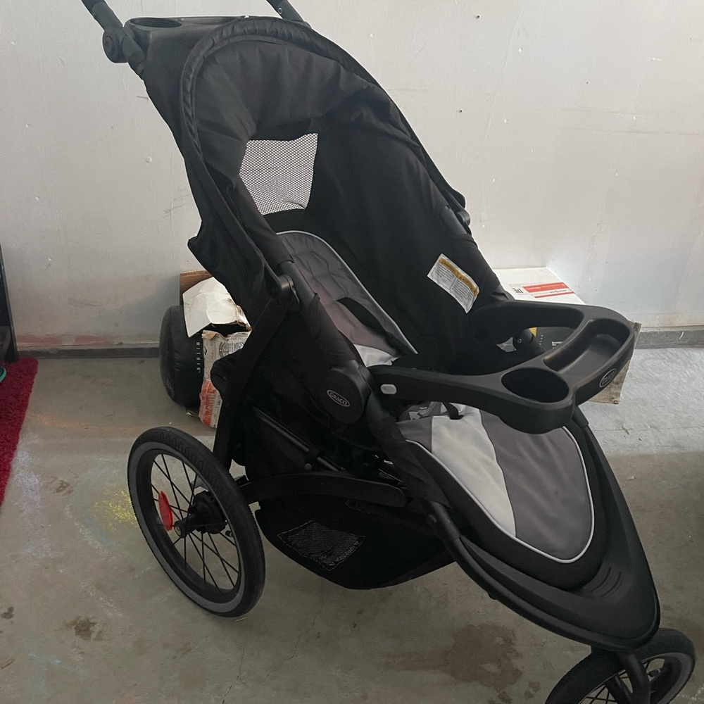 Narca graco baby carriage has very little use.